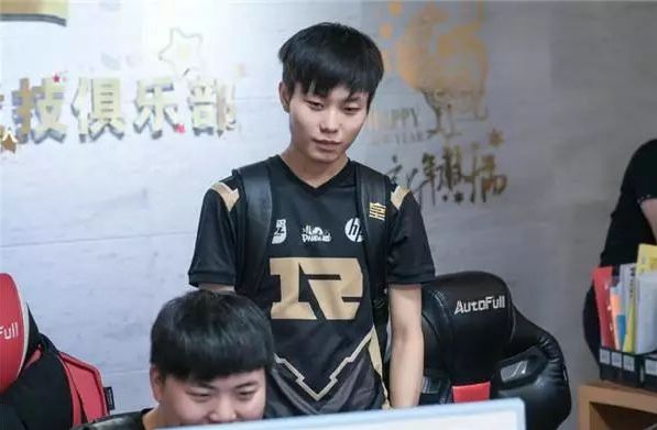削弱对手进